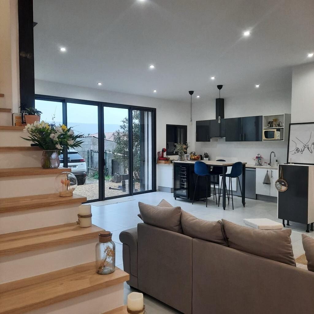 Grange rénovée en maison (Drôme), réalisé par AEA Architecte Constructeur — vue 2