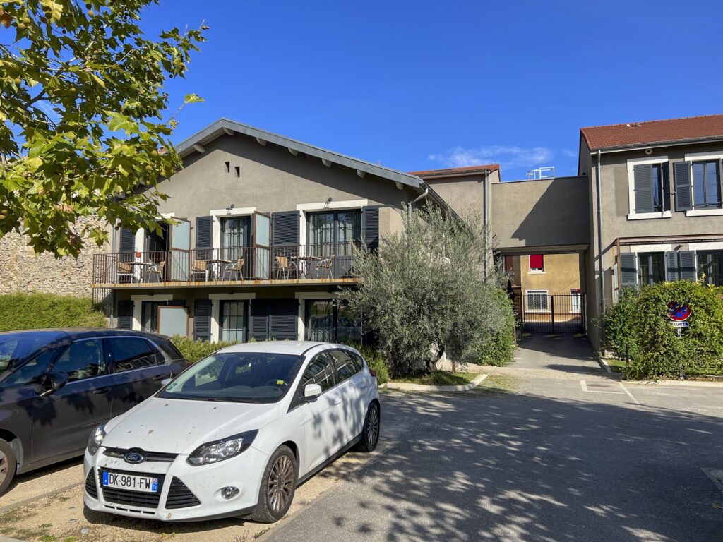 Hôtel-restaurant à Tain-l’Hermitage (Drôme), réalisé par AEA Architecte Constructeur — vue 3