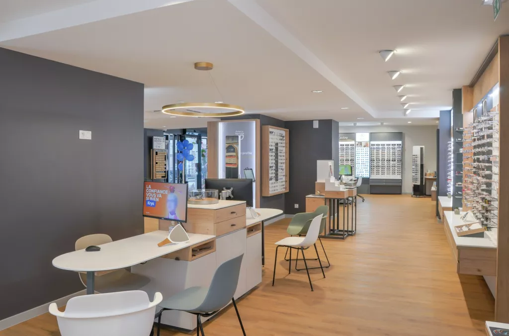 Tables de conseil du magasin – magasin Krys, Le Péage-de-Roussillon (Isère), AEA Architecte Constructeur