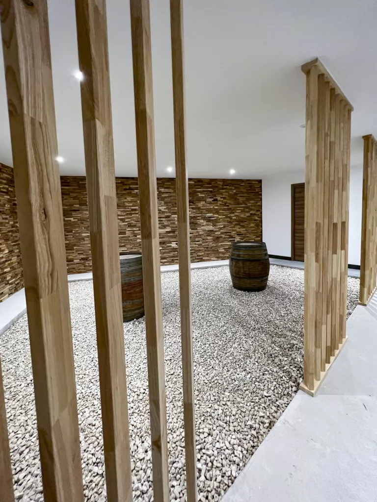 Claustra en bois vertical – maison contemporaine avec piscine (Isère), AEA Architecte Constructeur