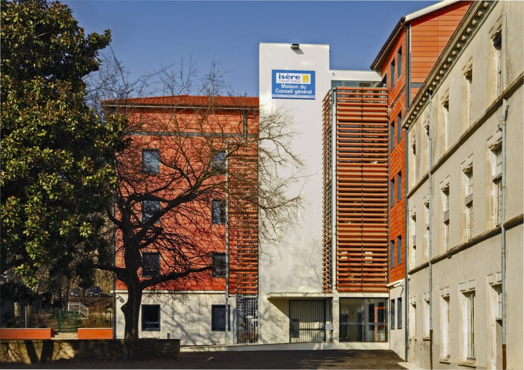 Maison du Département à Beaurepaire (Isère), réalisé par AEA Architecte Constructeur — vue 2