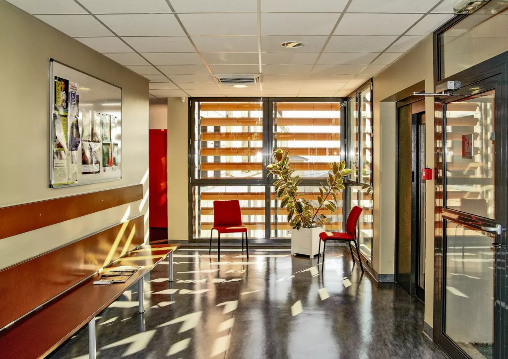 Hall d’accueil – Maison du Département, Beaurepaire (Isère), AEA Architecte Constructeur
