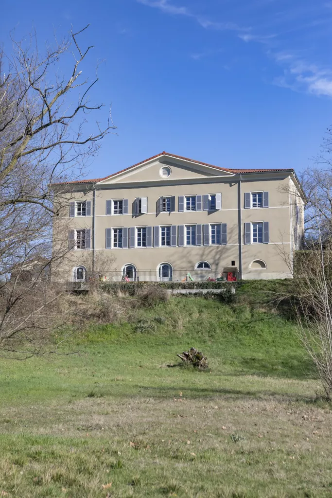 Bâtisse ancienne réhabilitée sur son terrain – maison médicale de Saint-Alban-du-Rhône (Isère), AEA Architecte Constructeur
