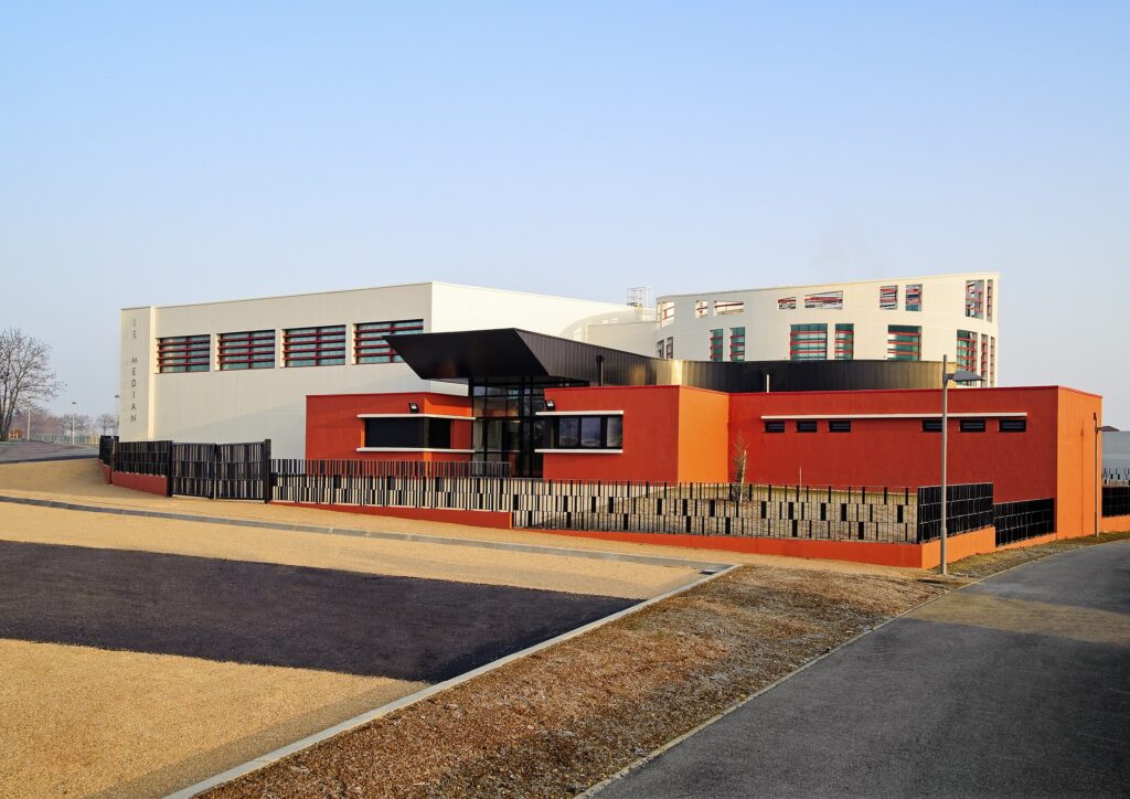 Salle de réception « Le Médian » à Saint-Quentin-Fallavier (Isère), réalisé par AEA Architecte Constructeur — vue 1