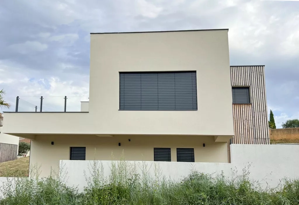 Villa à toit plat et fenêtre en bandeau – villas à Saint-Clair-du-Rhône (Isère), AEA Architecte Constructeur