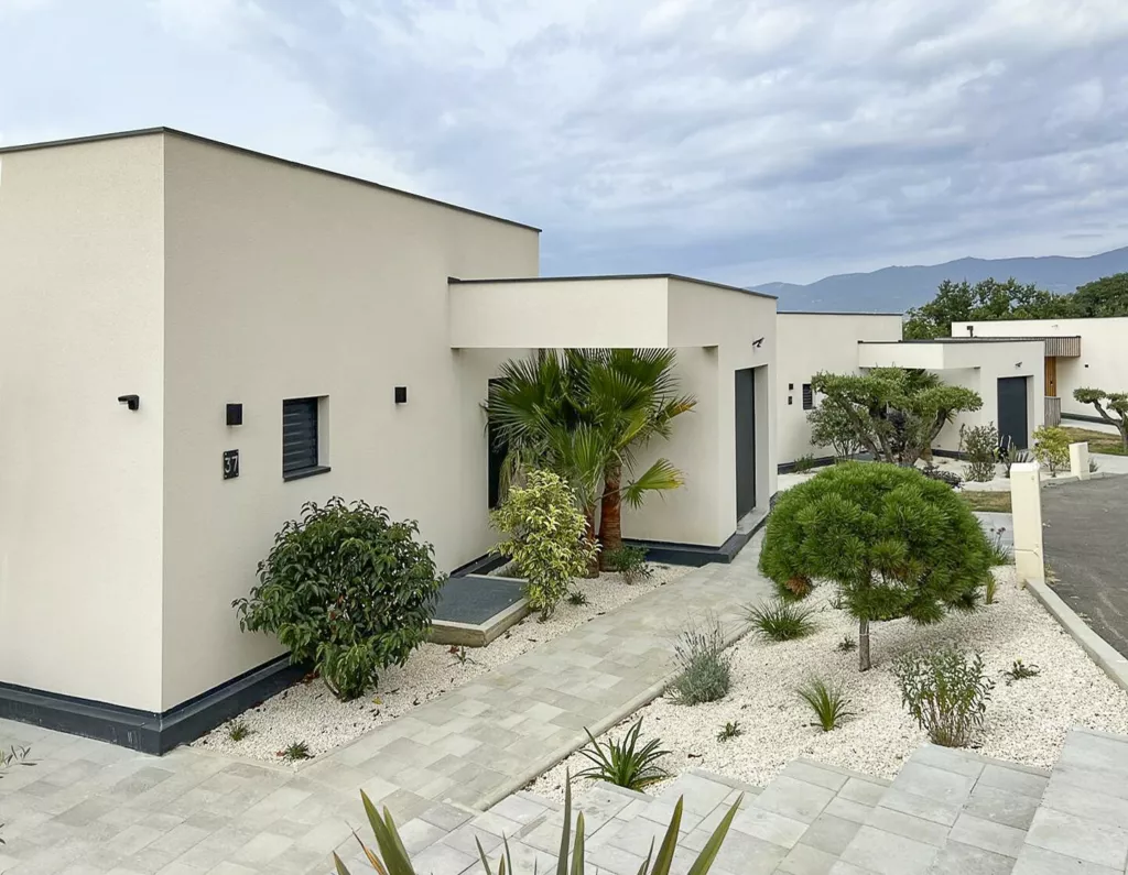 Villas cubiques et jardin sec – villas à Saint-Clair-du-Rhône (Isère), AEA Architecte Constructeur